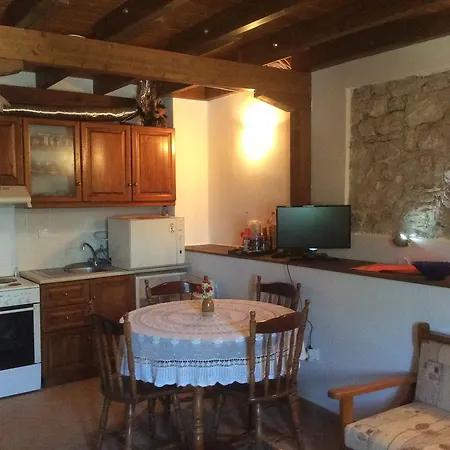 בית כפרי Stone