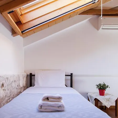 בית כפרי Stone *